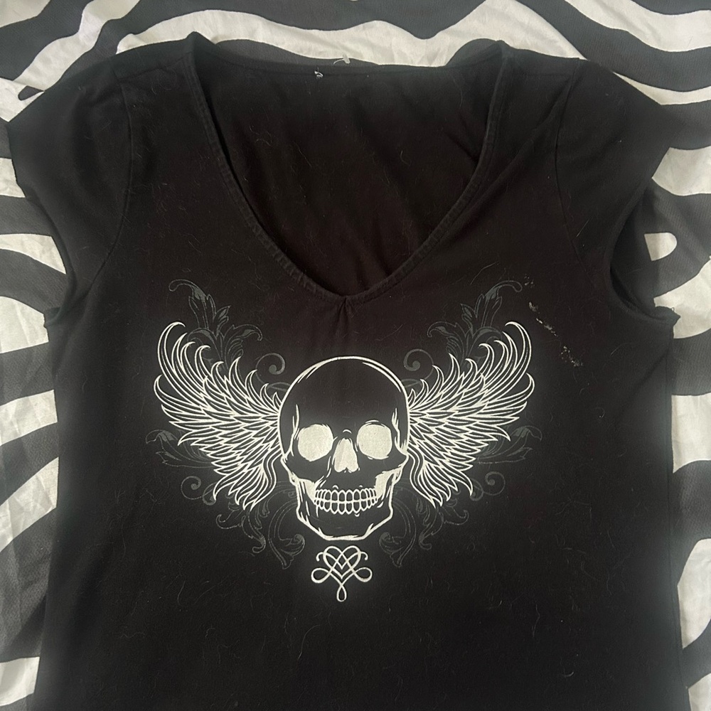 Edgy Black Skull Graphic Women's Tee